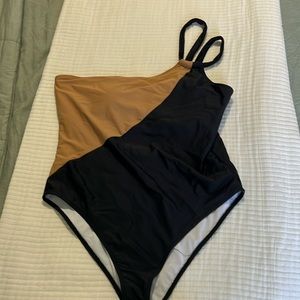 NWOT Pink Lilly One Shoulder One piece swimsuit